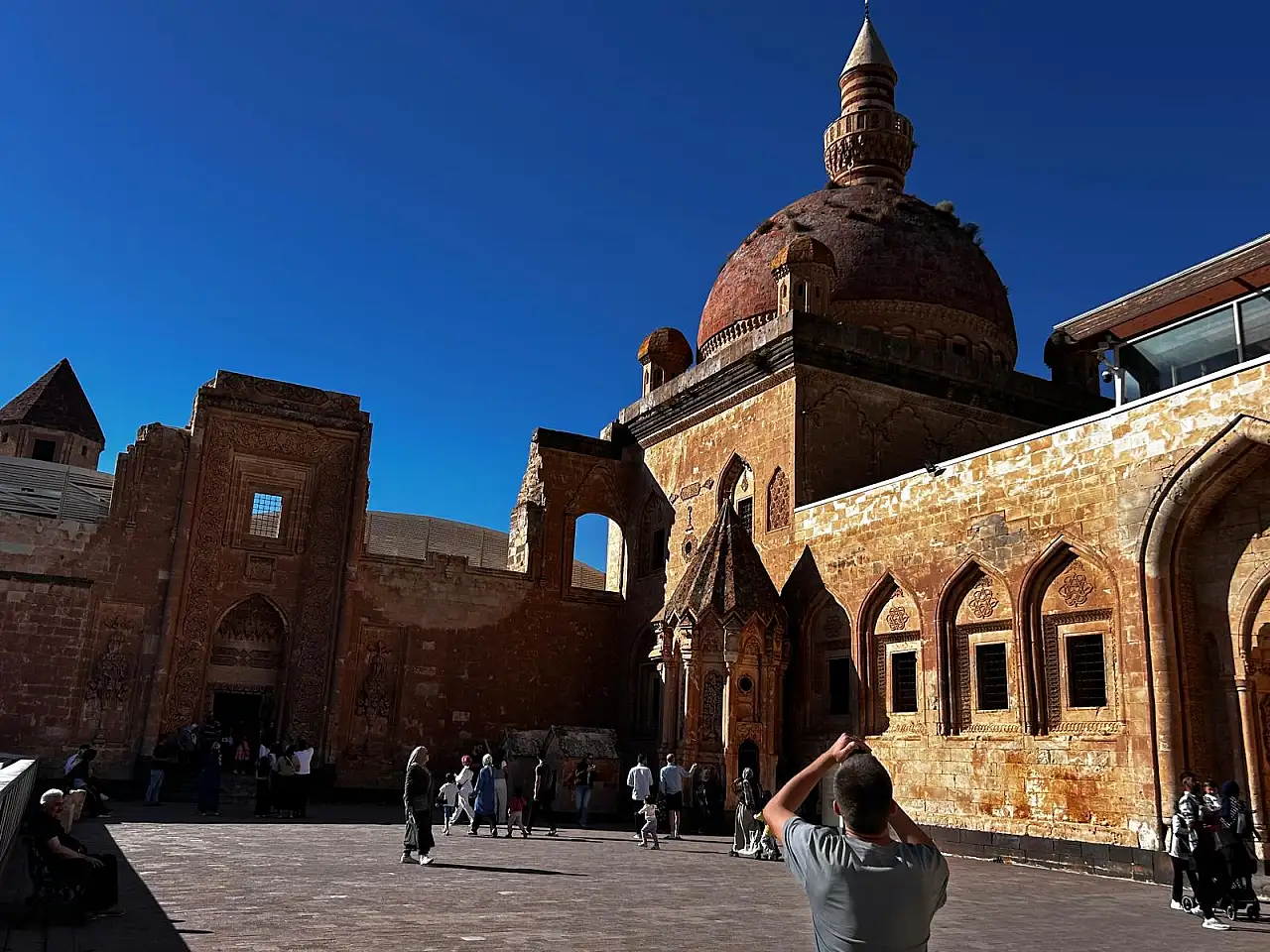 Ağrı'da öğrencilerin yaz tatilindeki son durağı İshak Paşa Sarayı oldu