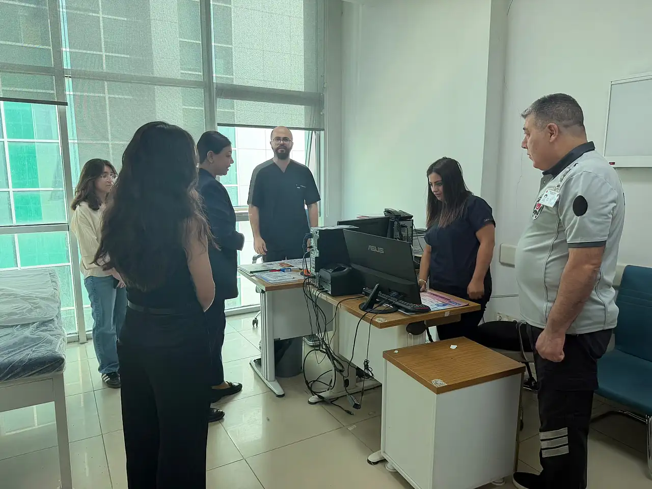 Başhekim Karabulut poliklinikleri gezerek personelin taleplerini dinledi