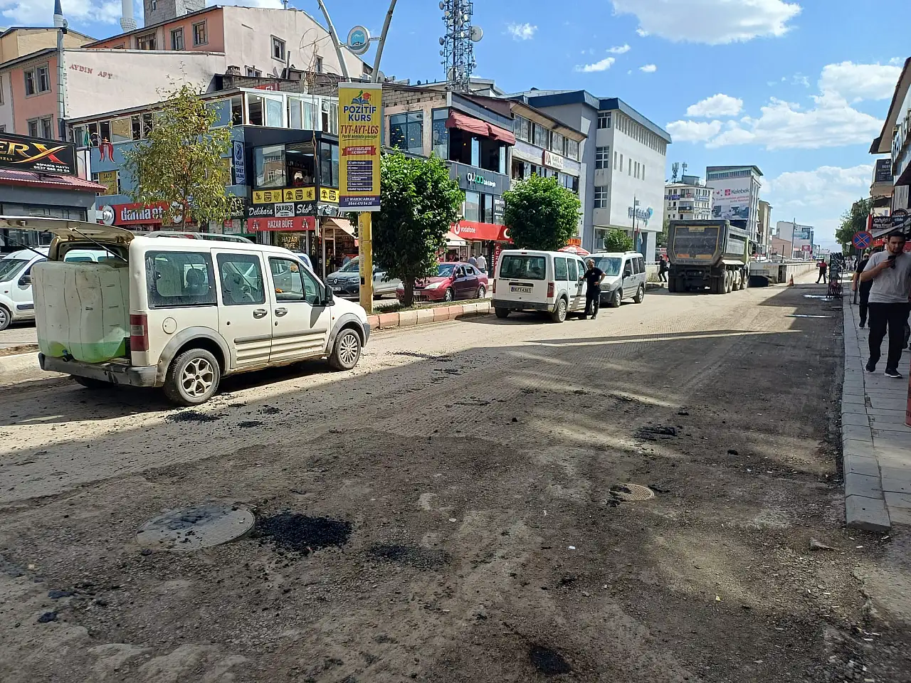 Ağrı'da cadde ve sokaklar tek tek yenileniyor