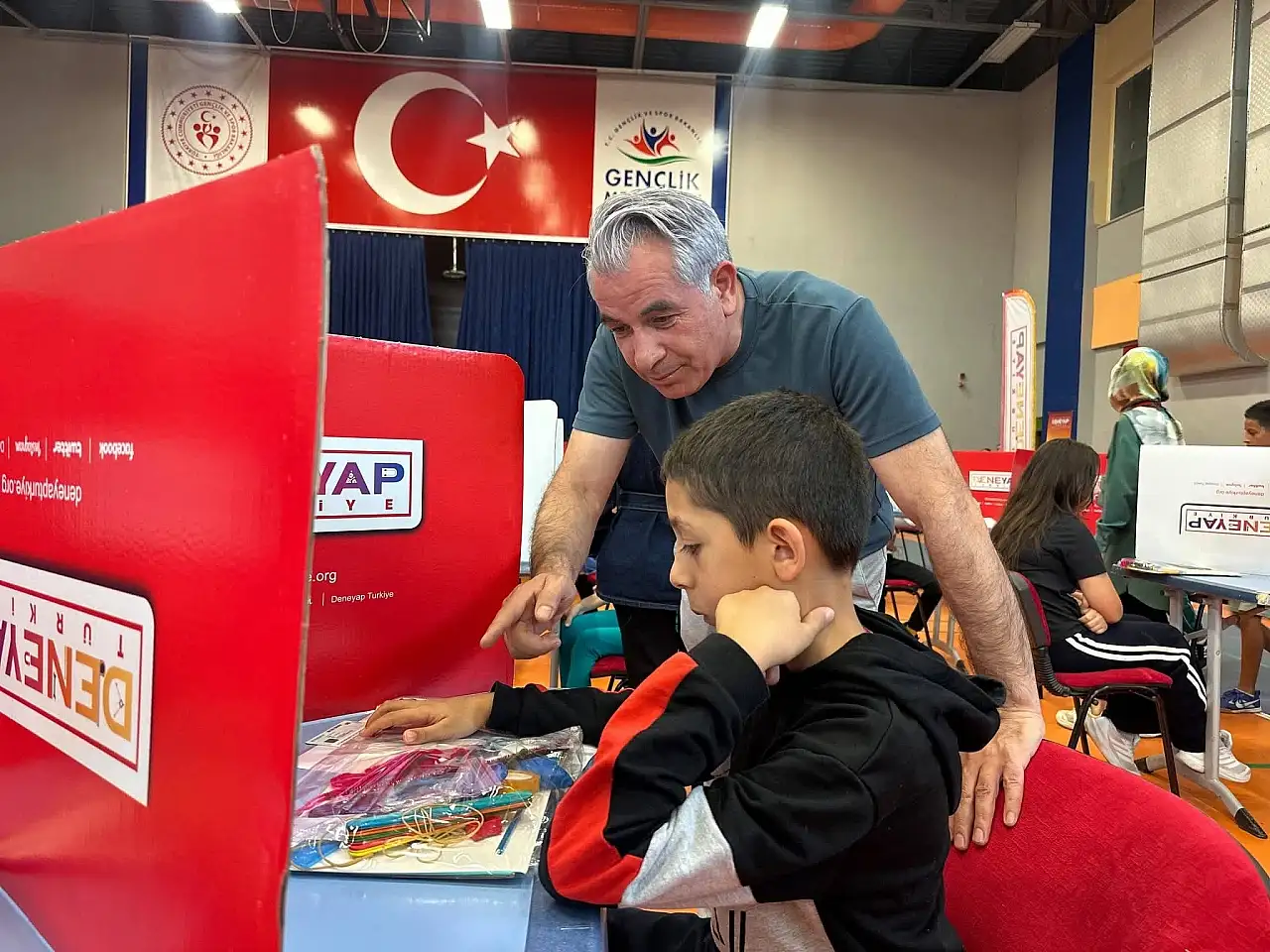 Ağrılı öğrenciler DENEYAP için hünerlerini sergiledi