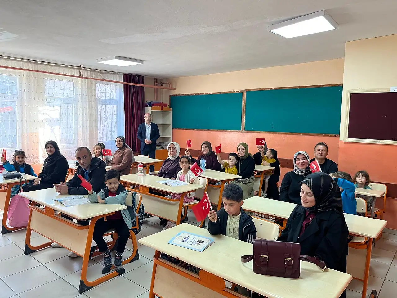 Eleşkirt'te 'Ailemle Okul Yolu' heyecanı başladı