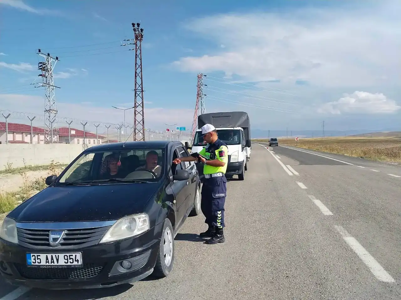 Diyadin'de 2 bin 740 kişi ve bin 751 araç sorgulandı