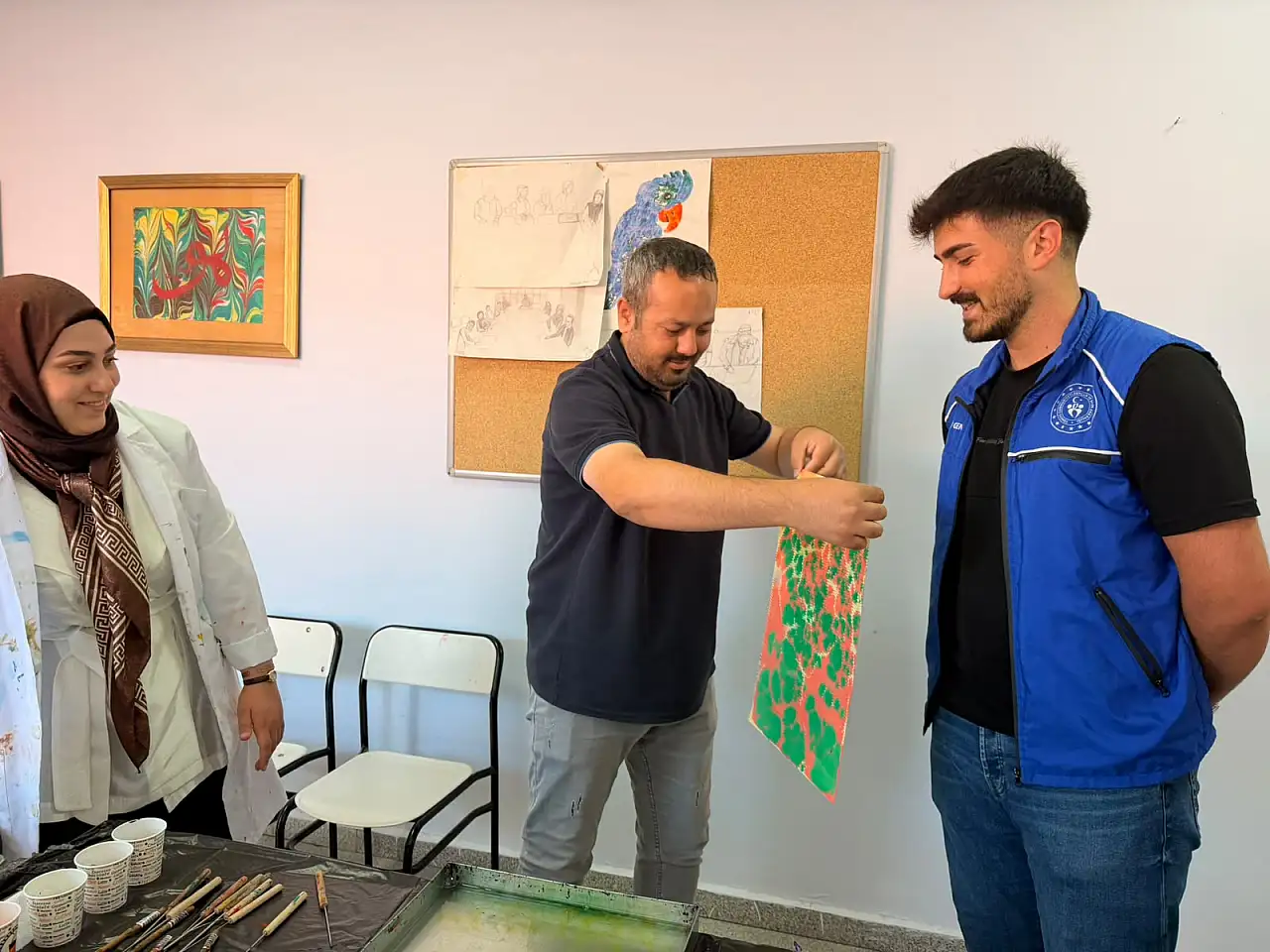 Doğubayazıt'ta gençler Ebru sanatında buluştular