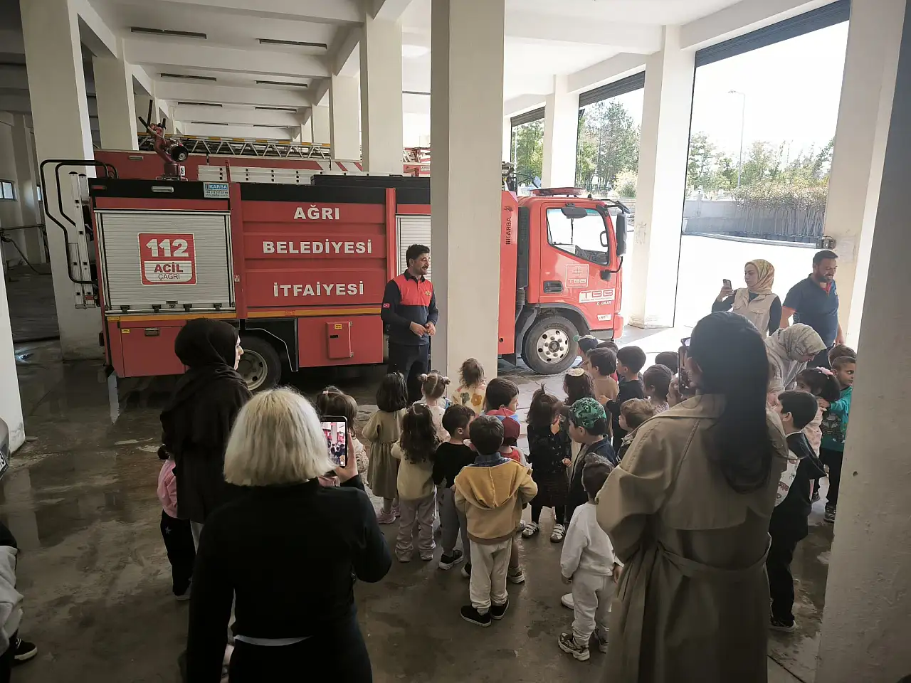 Minikler itfaiyecilerle buluştu