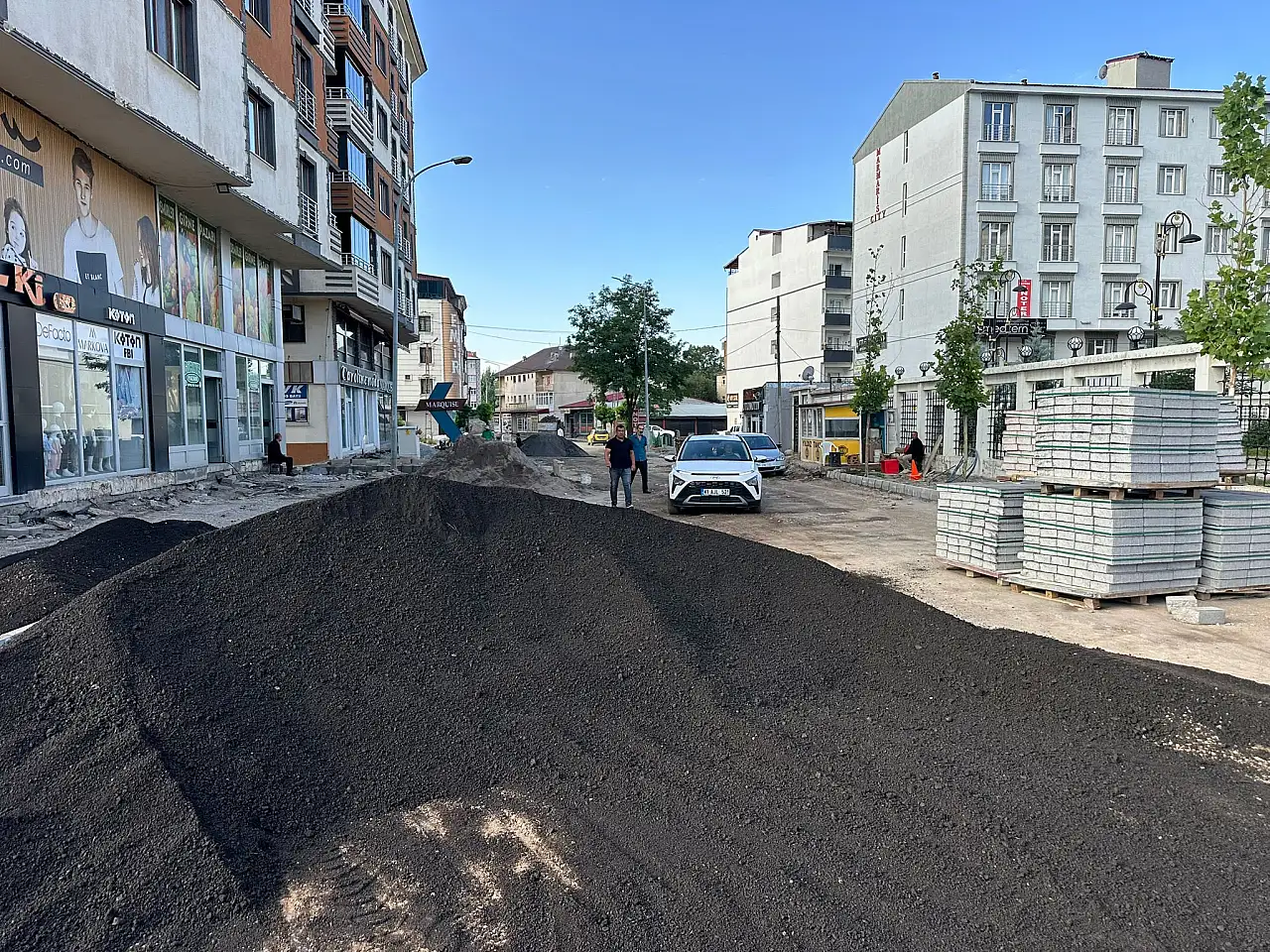 Patnos'ta Atatürk Mahallesi'nin yolları yenileniyor