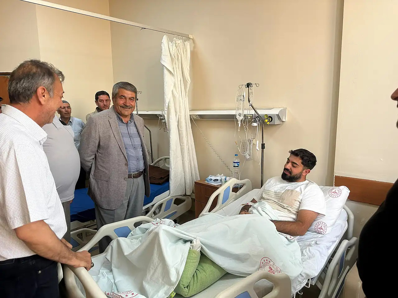 Patnos'ta trafik kazasında yaralanan vatandaşlara Başkan Taşkın'dan ziyaret