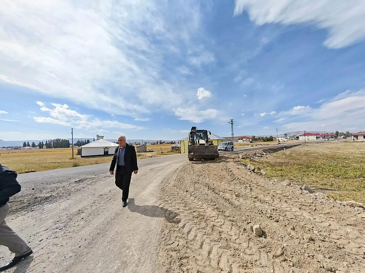 Eleşkirt'te dar yol sorunu çözülüyor