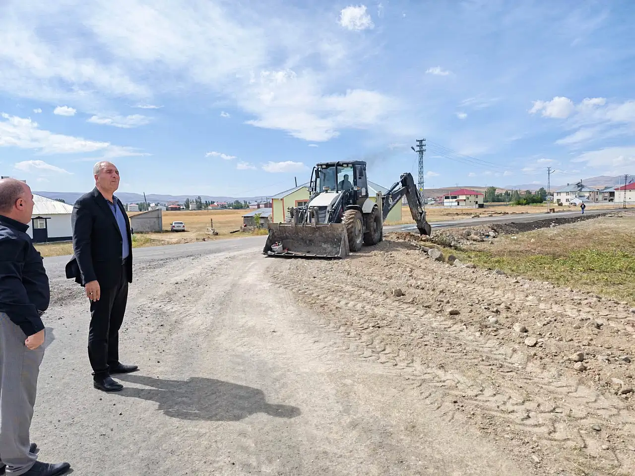 Eleşkirt'te dar yol sorunu çözülüyor