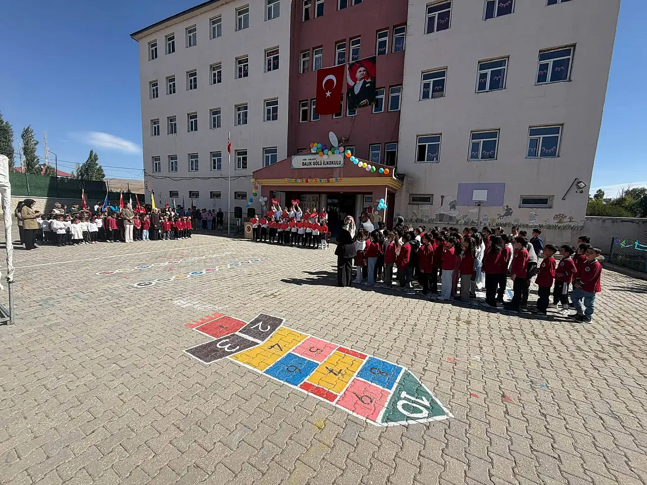 Taşlıçay'da İlköğretim Haftası öğrencilerin gösterileriyle kutlandı