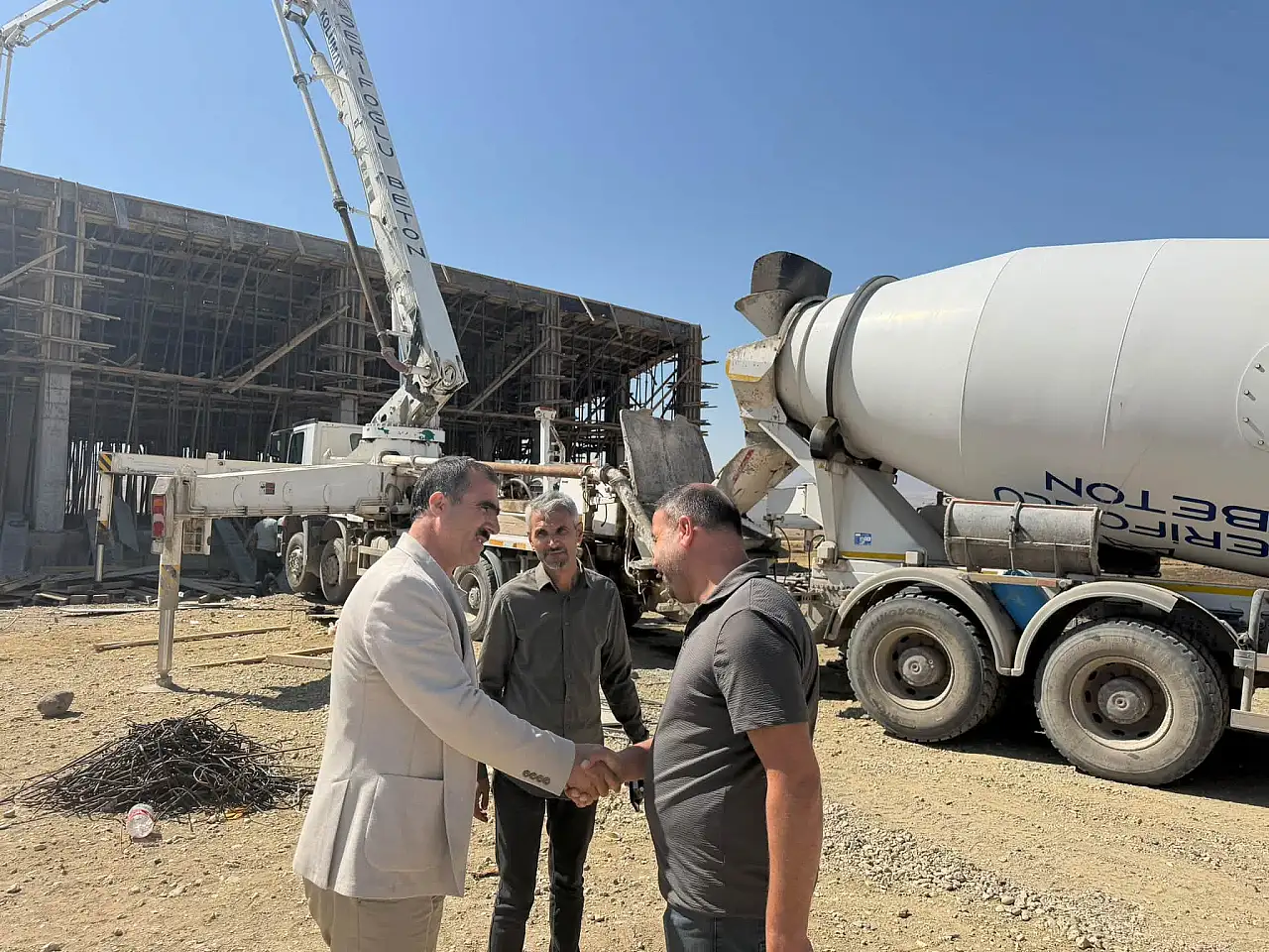 Taşlıçay'da otogar projesinde son beton döküldü