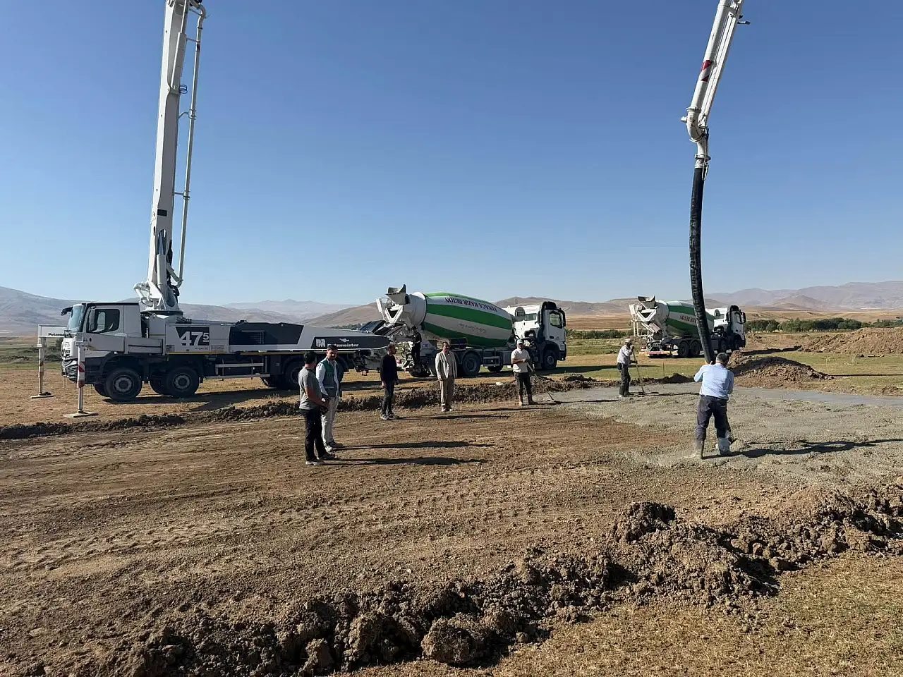 Taşlıçay kendi taşını ve betonunu üretecek: Üç tesis için ilk temel atıldı