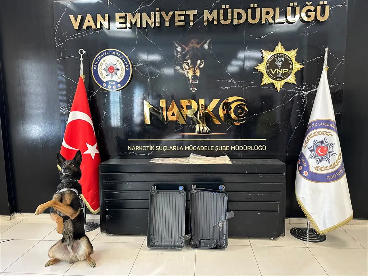 Van Havalimanı'nda valizden 2 kilo 100 gram çıktı