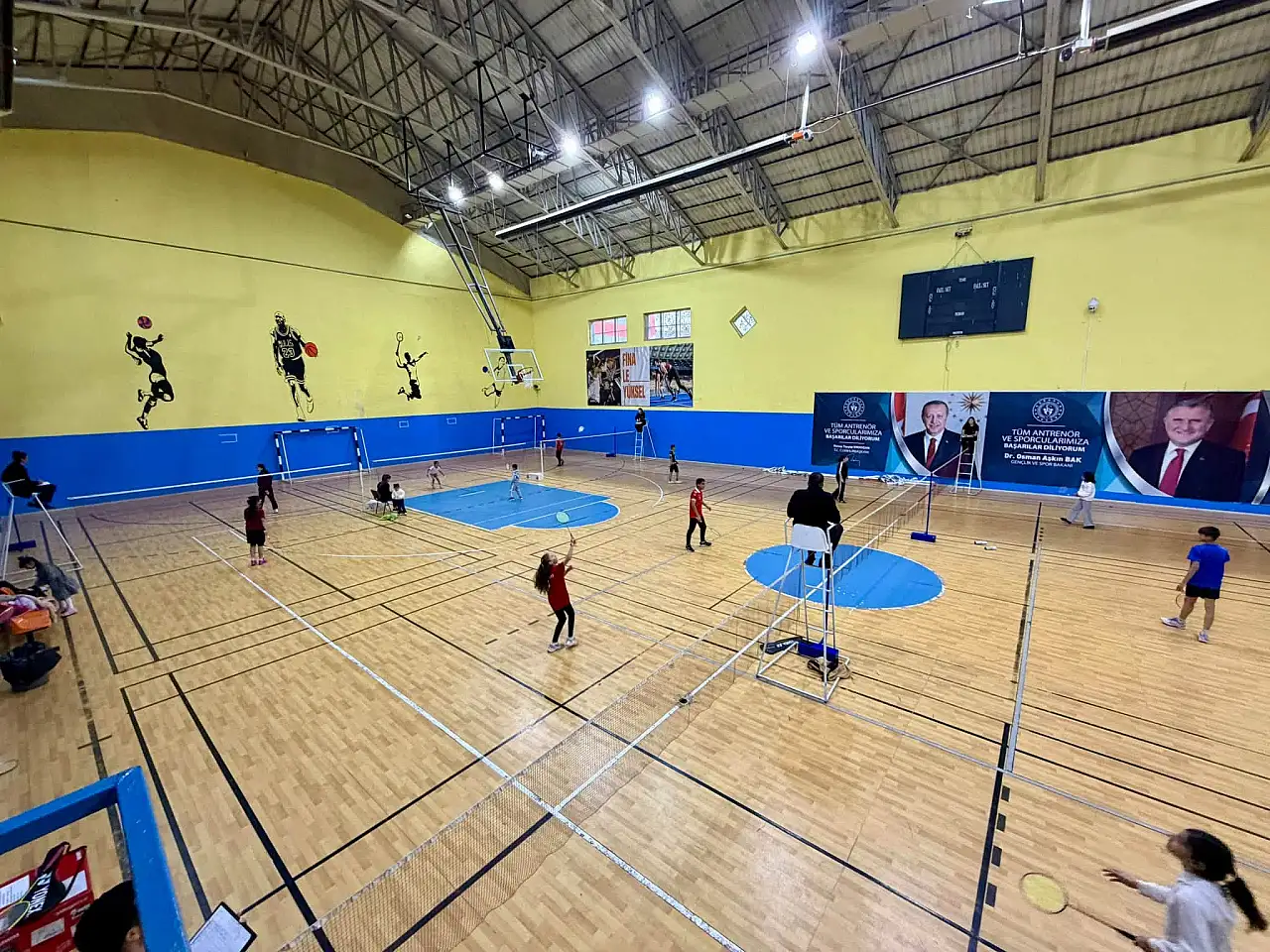 Ağrı'da Cumhuriyet Bayramı için badminton turnuvası düzenlendi