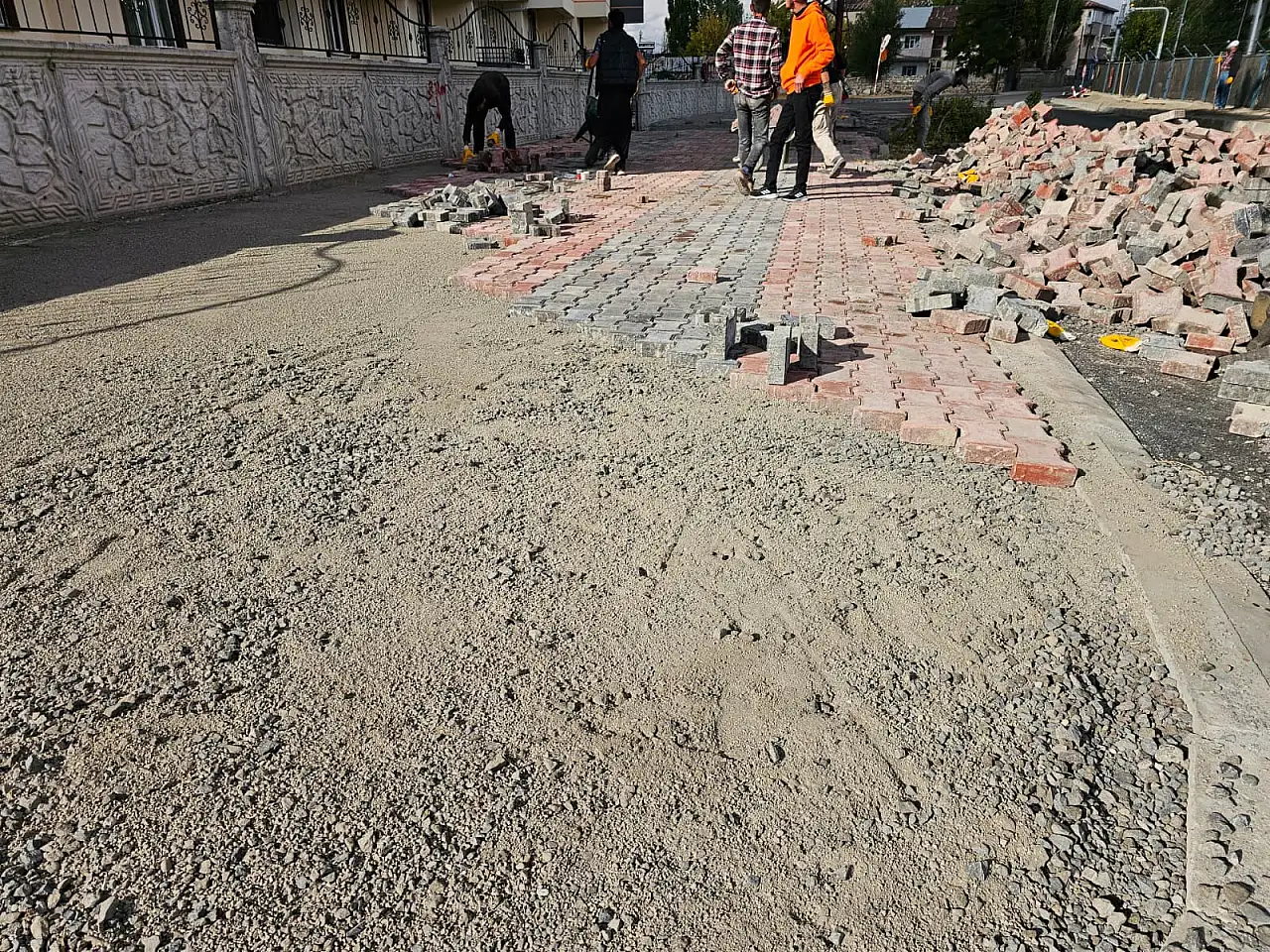 Ağrı'da kaldırımlar yenileniyor