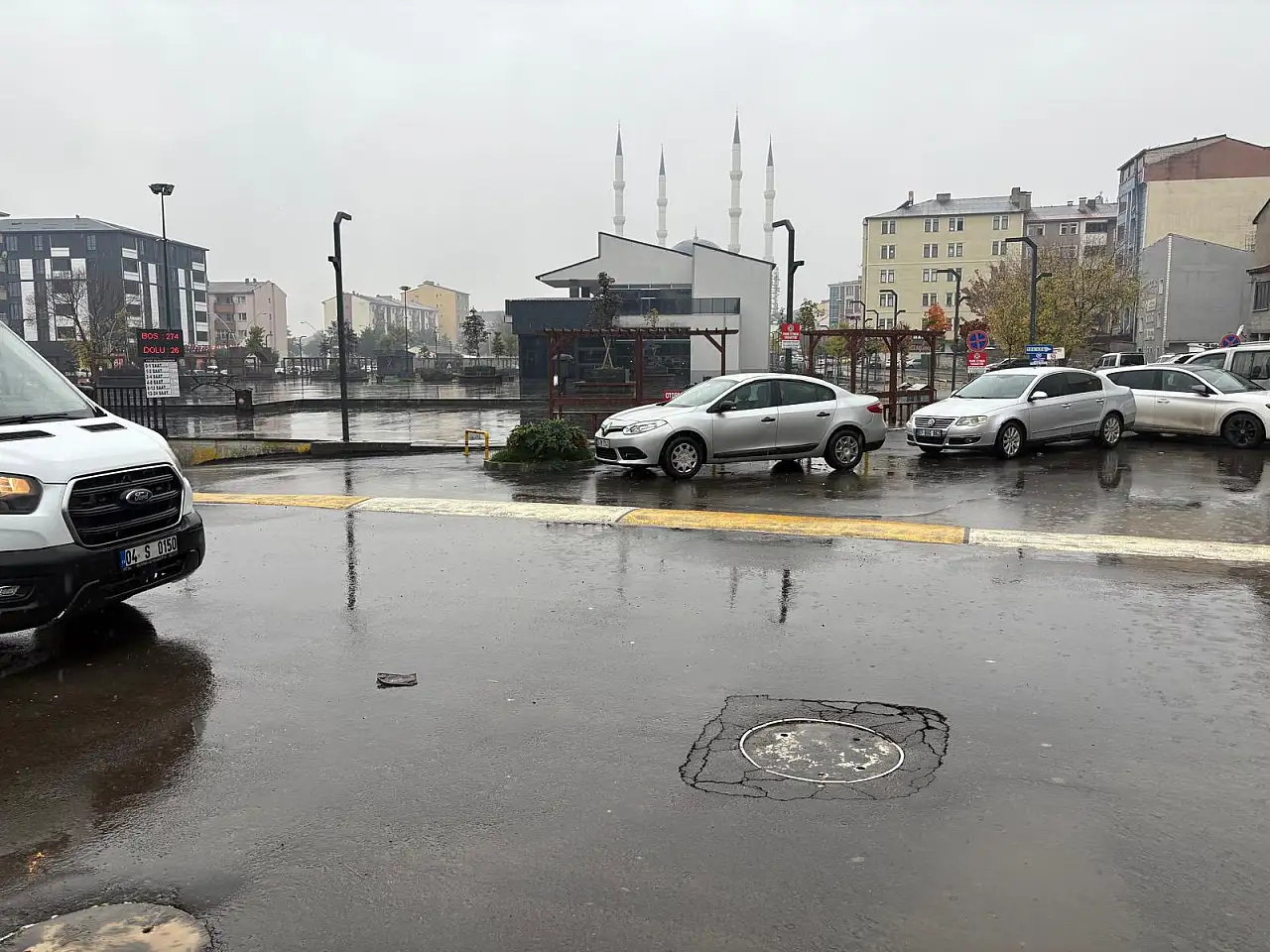 Ağrı'da sağanak yağış etkili oluyor