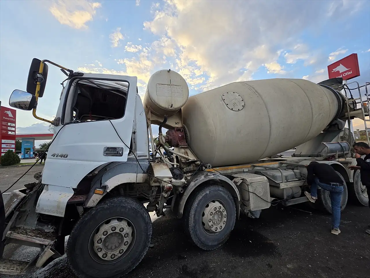 Bingöl'de beton mikseri ile sondaj aracı çarpıştı: 2 yaralı
