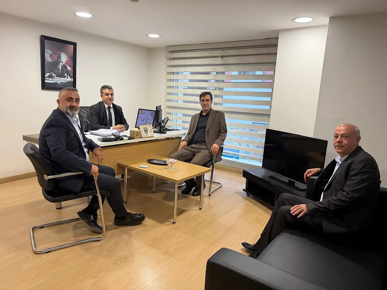 Doğubayazıt'ta dört bankaya ziyaret: İş dünyasının gündemi görüşüldü