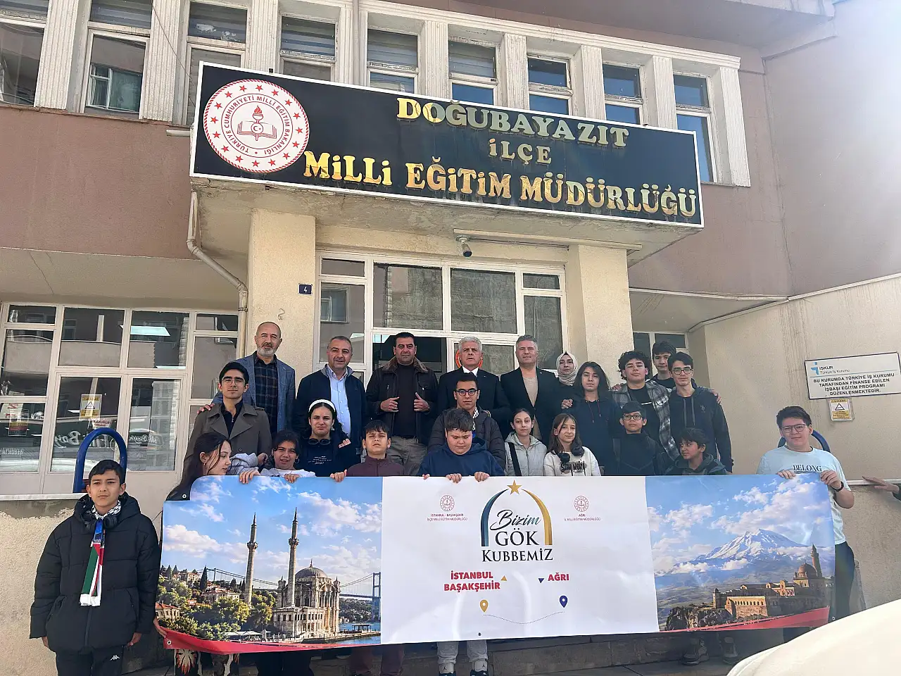 İstanbul'dan Ağrı'ya gelen öğrenciler İshak Paşa Sarayı'nda tarihle buluştu