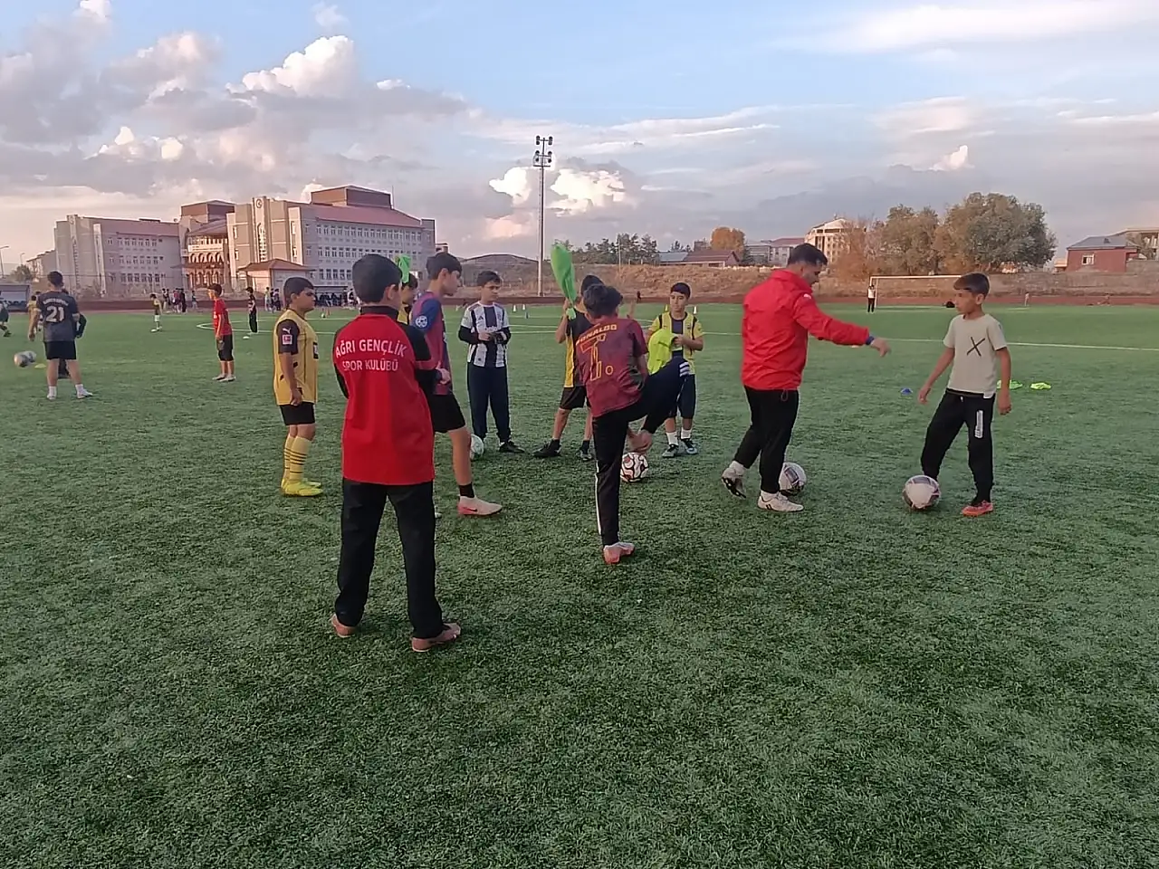 Ağrı'da futbol altyapısına büyük ilgi! Sporcu sayısı 580'e ulaştı