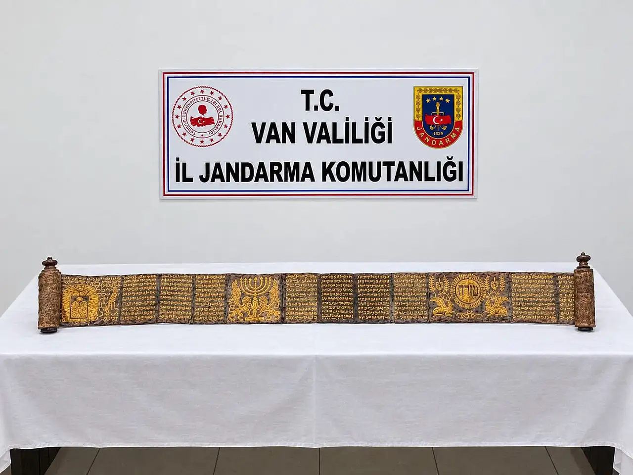 Van'da 310 santimetrelik Tevrat ele geçirildi
