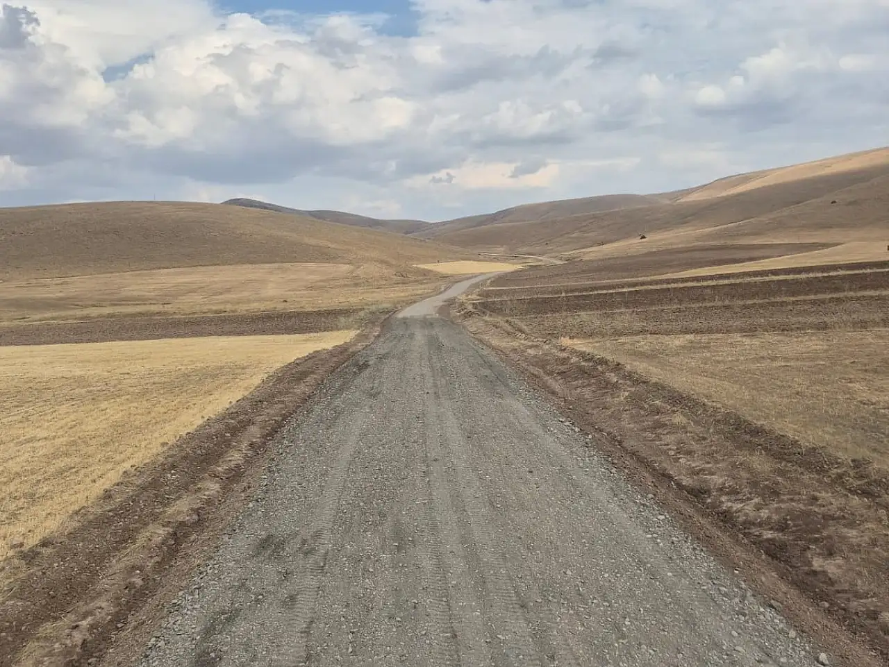 Tutak'ın köylerinde yollar artık daha konforlu olacak