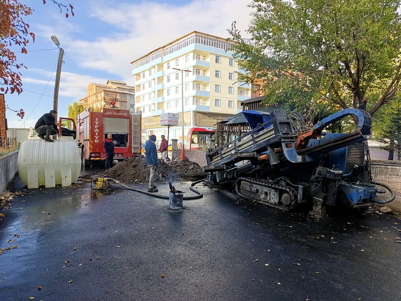 Ağrı'da cadde üzerindeki enerji altyapısı yenileniyor