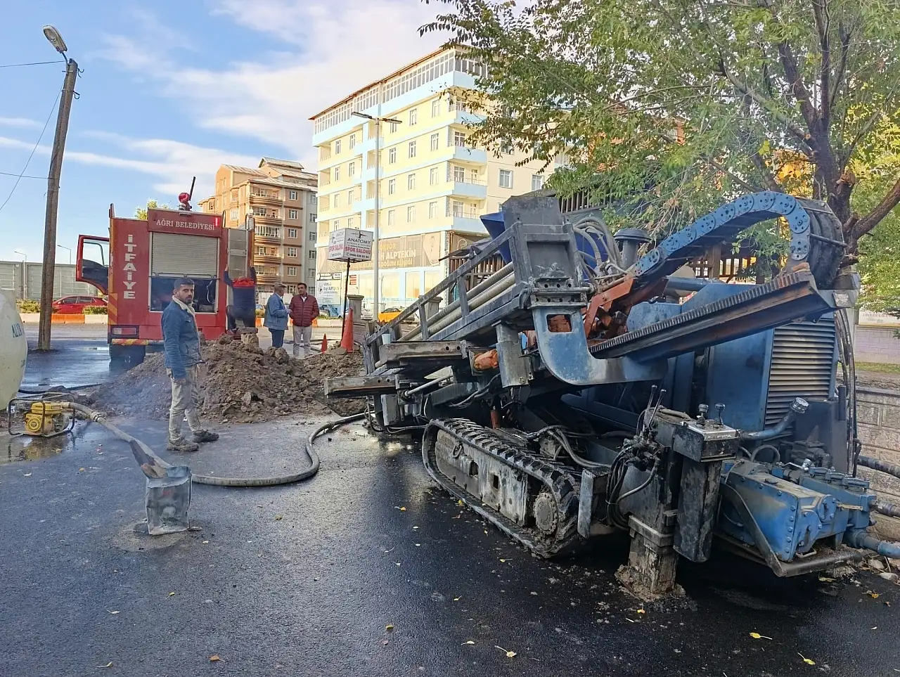 Ağrı'da cadde üzerindeki enerji altyapısı yenileniyor