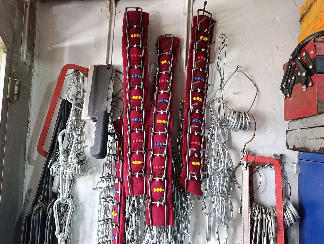 Ağrı'da çoban köpekleri için koruyucu tasmalar talep görüyor