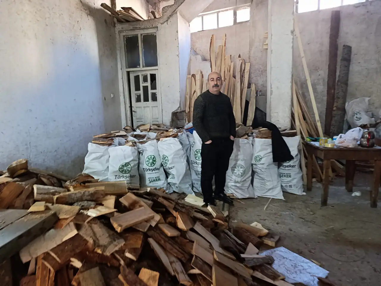 Soğuklar geldi, Ağrı'da yakacak odun satışları hızlandı