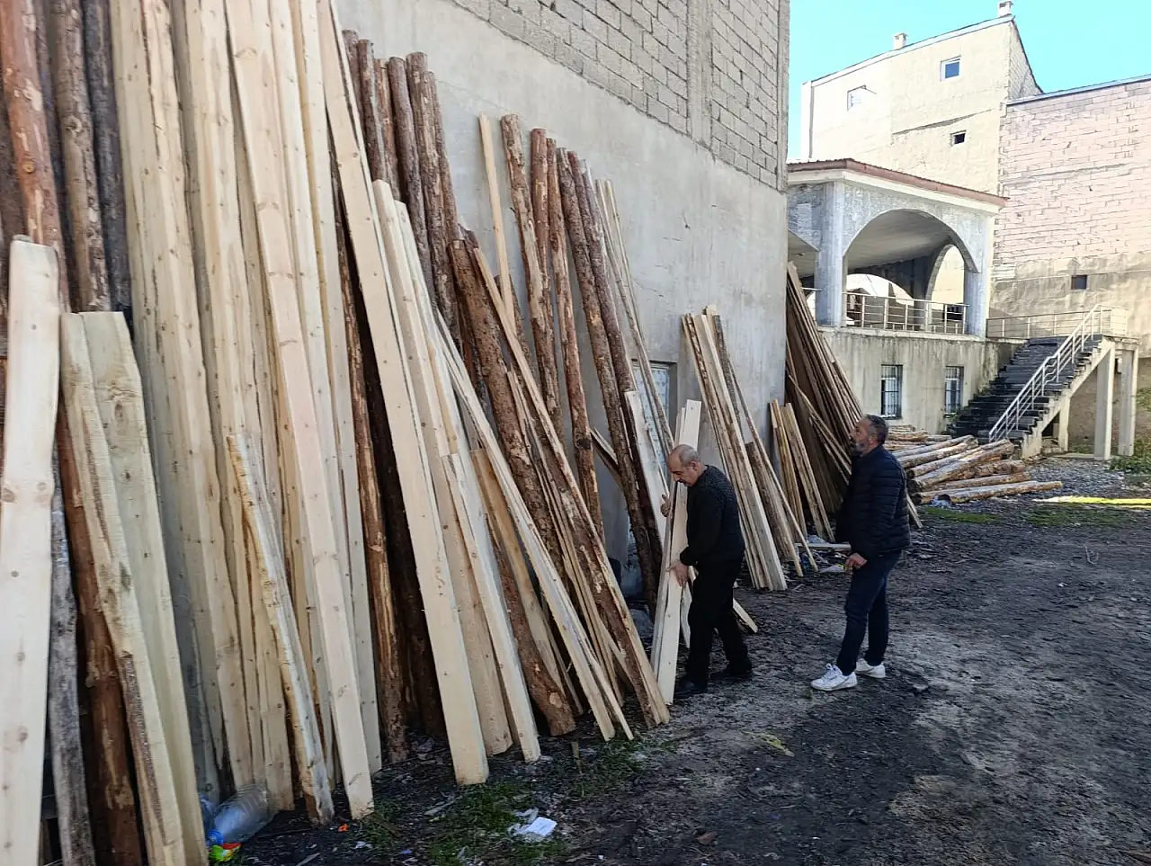 Soğuklar geldi, Ağrı'da yakacak odun satışları hızlandı