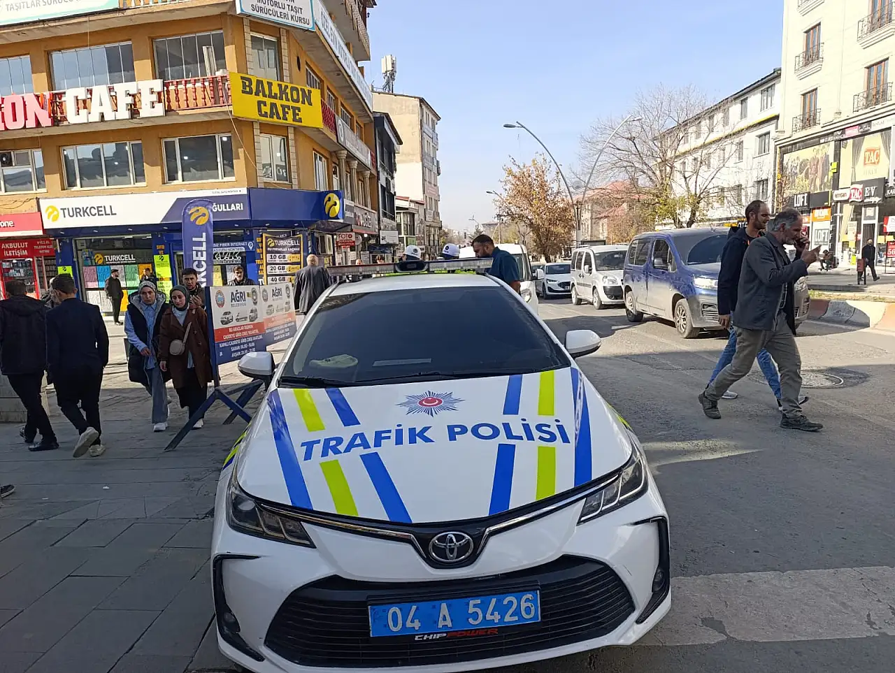 Ağrı'nın merkezinde yaşanan gerginlik polis müdahalesiyle büyümeden önlendi