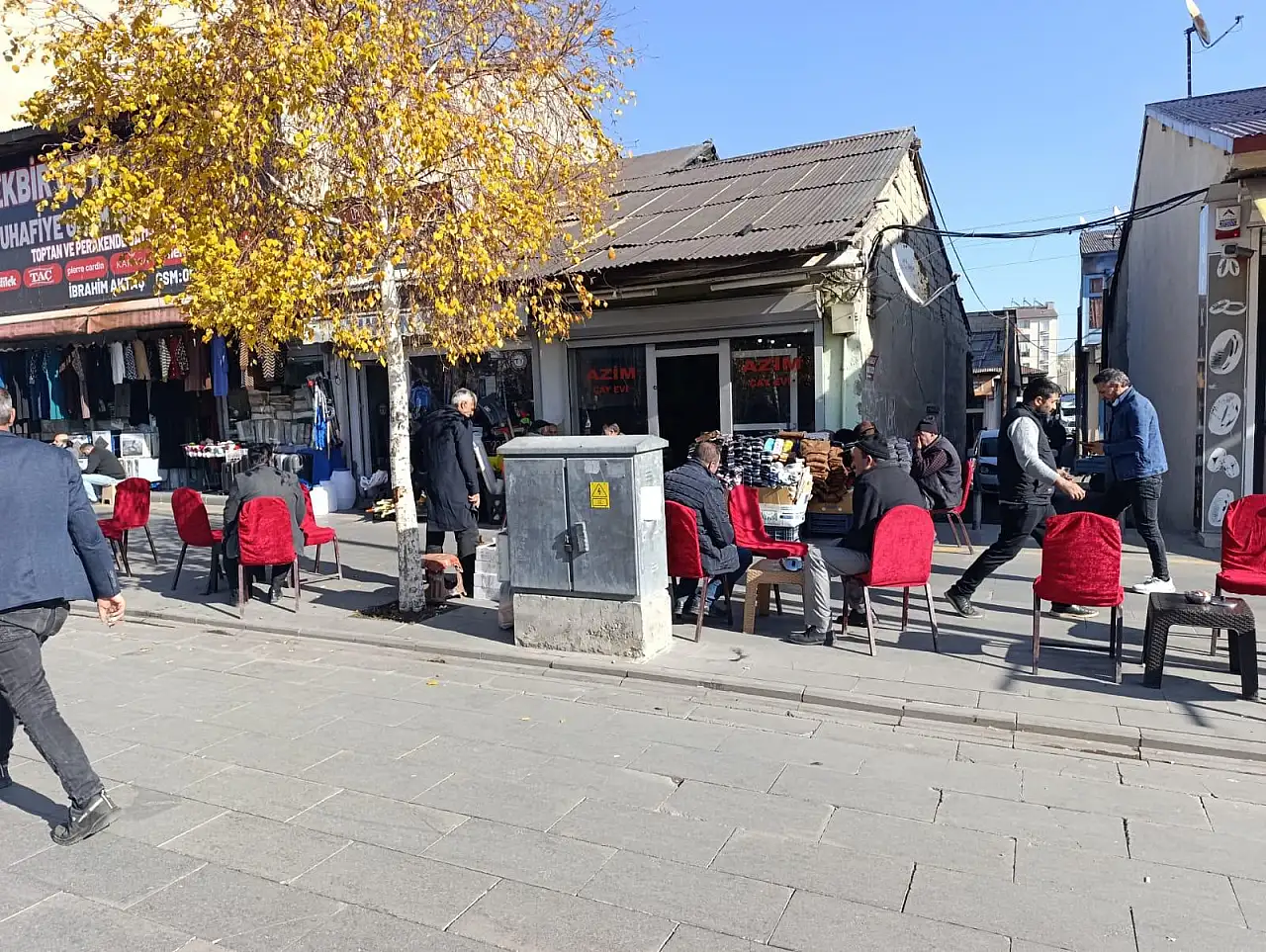 Ağrı'da güneşli havaya son fırsat: Caddelerde yoğunluk yaşandı