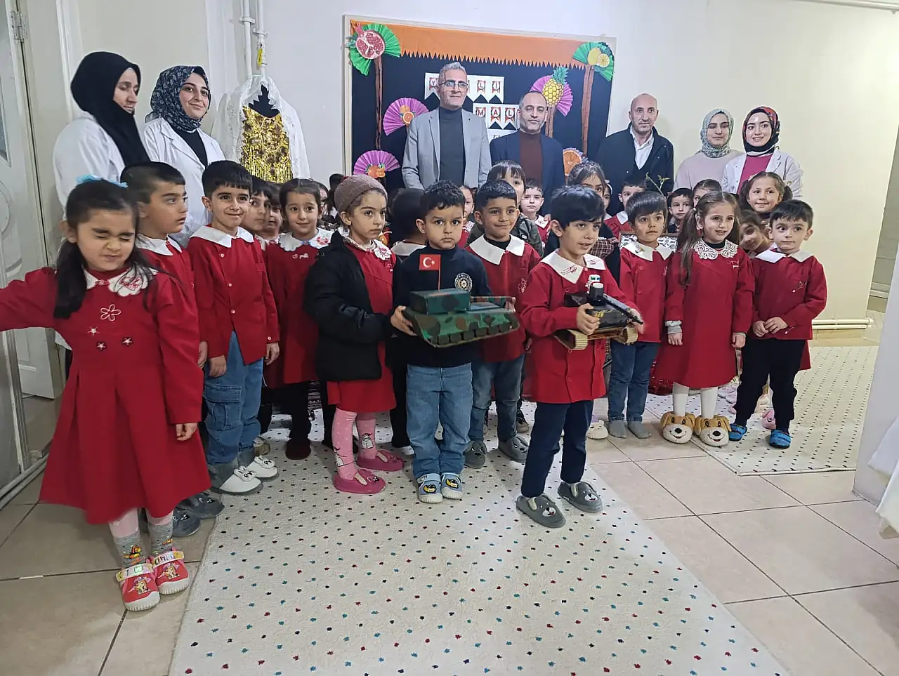 Doğubayazıt'ta çocuklar ve veliler yerli üretimi anlattı