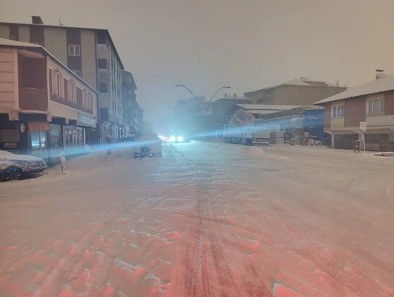 Ağrı'nın birçok mahallesinde elektrik kesintisi yaşandı