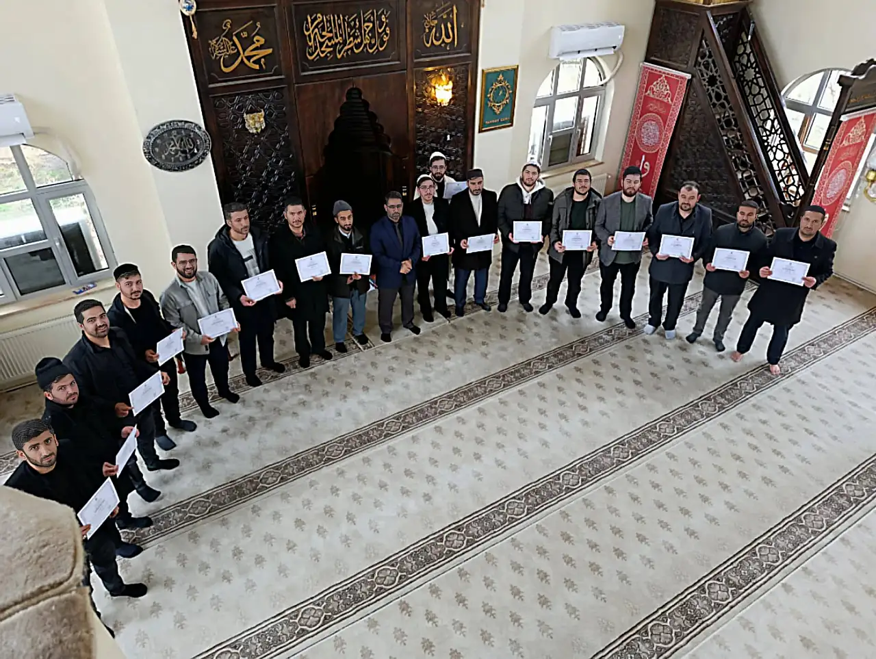 Etkili Hutbe Sunumu Eğitimini Tamamlayan Din Görevlilerine Katılım Belgeleri Verildi