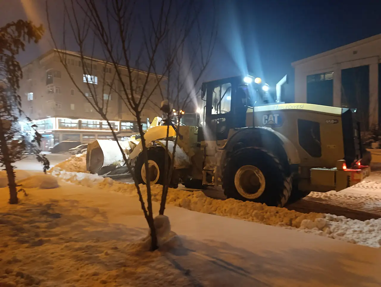 Atalay Caddesi'ndeki kar temizliği gün boyu devam etti
