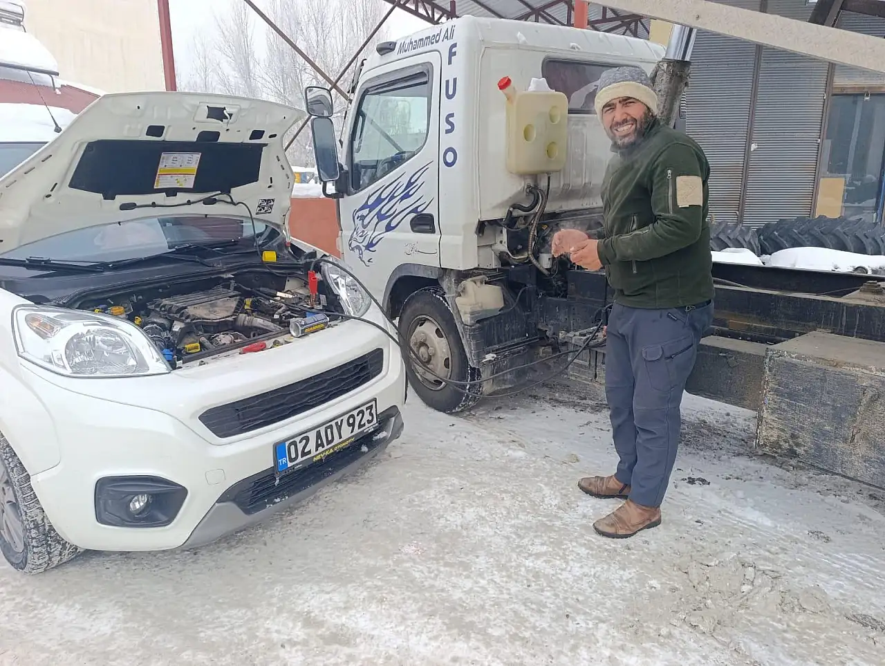 Sibirya soğukları Ağrı'da sürücüleri yolda bıraktı