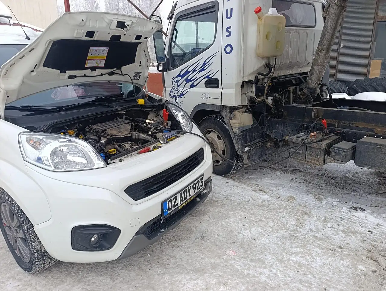 Sibirya soğukları Ağrı'da sürücüleri yolda bıraktı