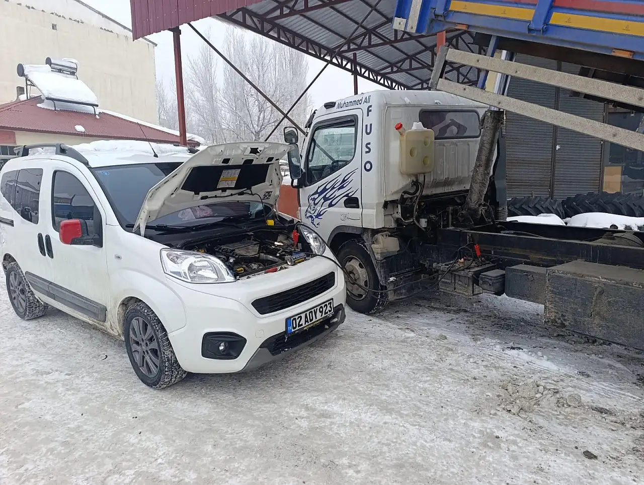 Sibirya soğukları Ağrı'da sürücüleri yolda bıraktı
