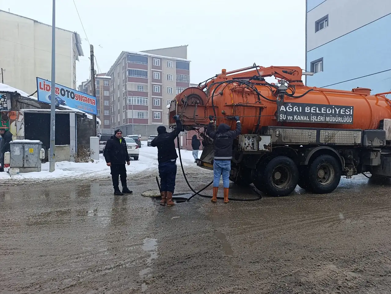 Leylek Pınar Mahallesi'nde kanalizasyon hatlarına müdahale