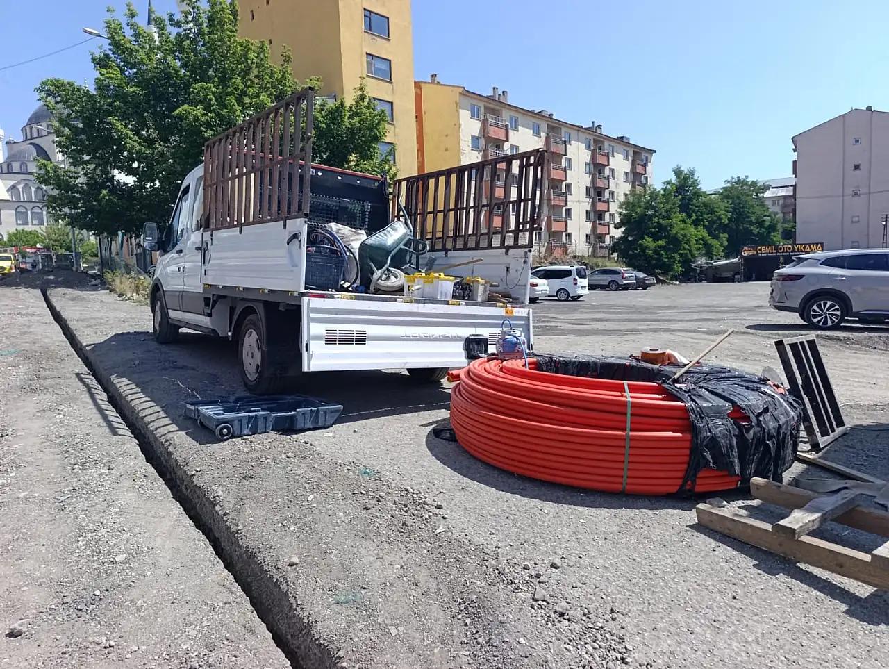 Ağrı'da fiber internet çalışmaları yolları delik deşik etti