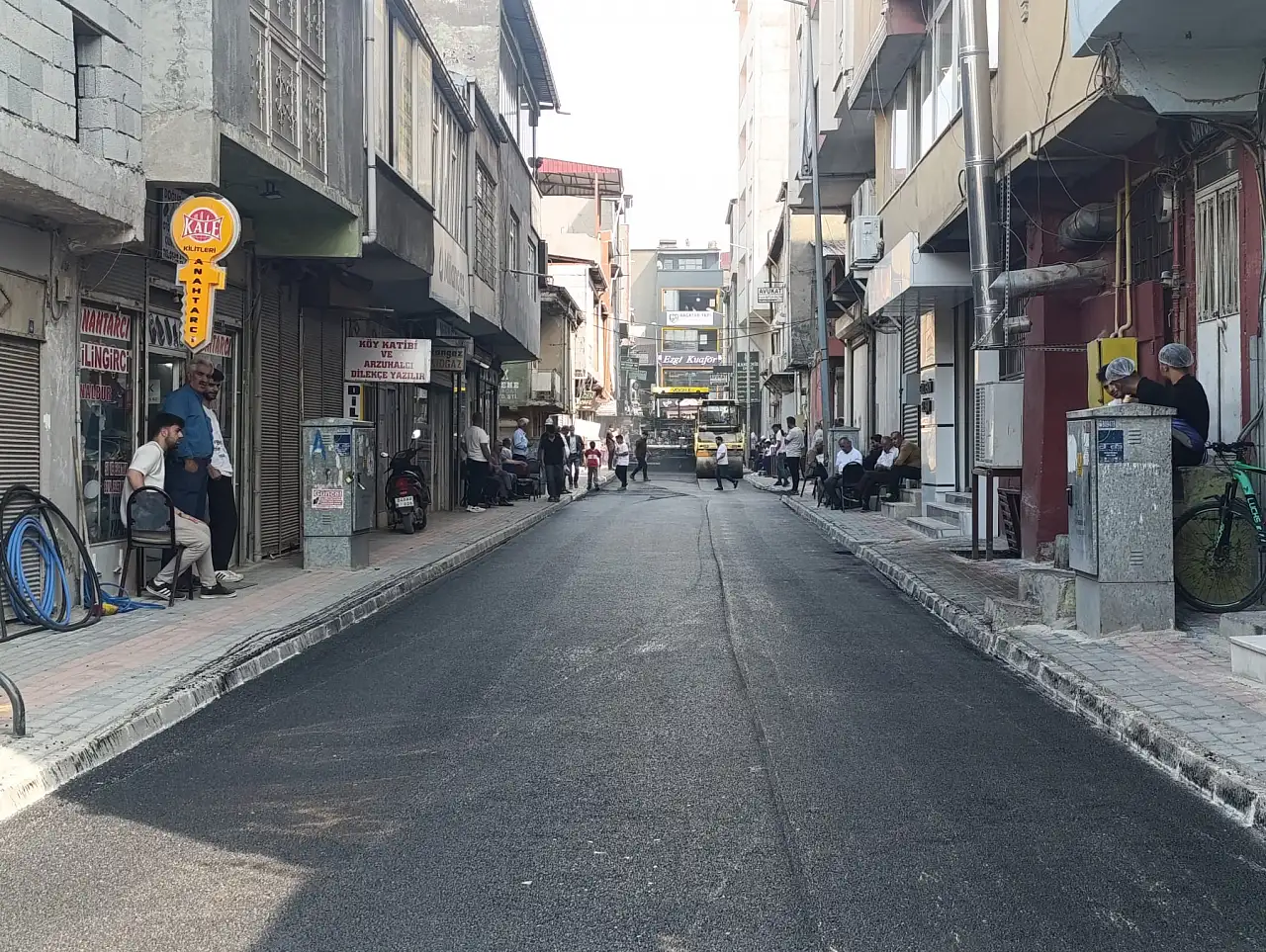 Doğubayazıt'ta asfalt çalışmaları dört ana caddede aralıksız sürüyor