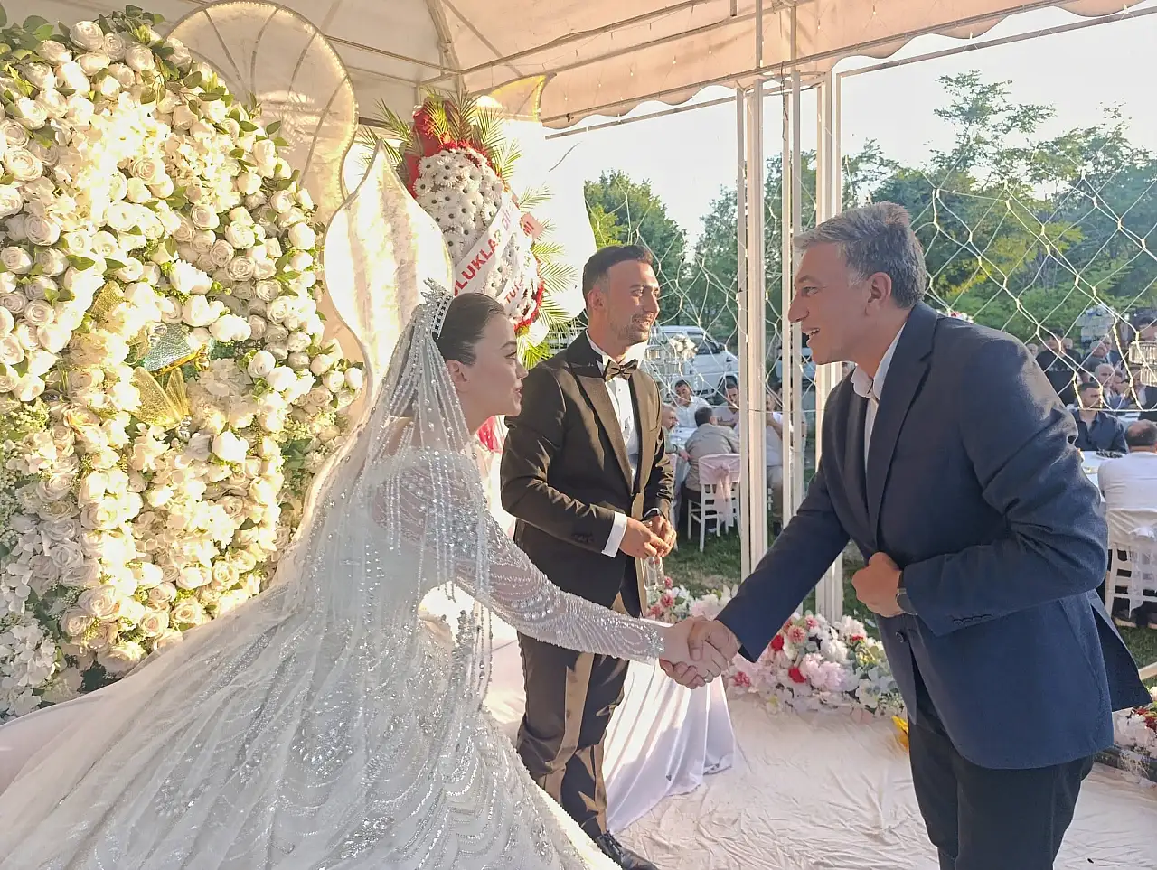 İl Milli Eğitim Müdürü Çakan öğretmeninin mutlu gününe ortak oldu