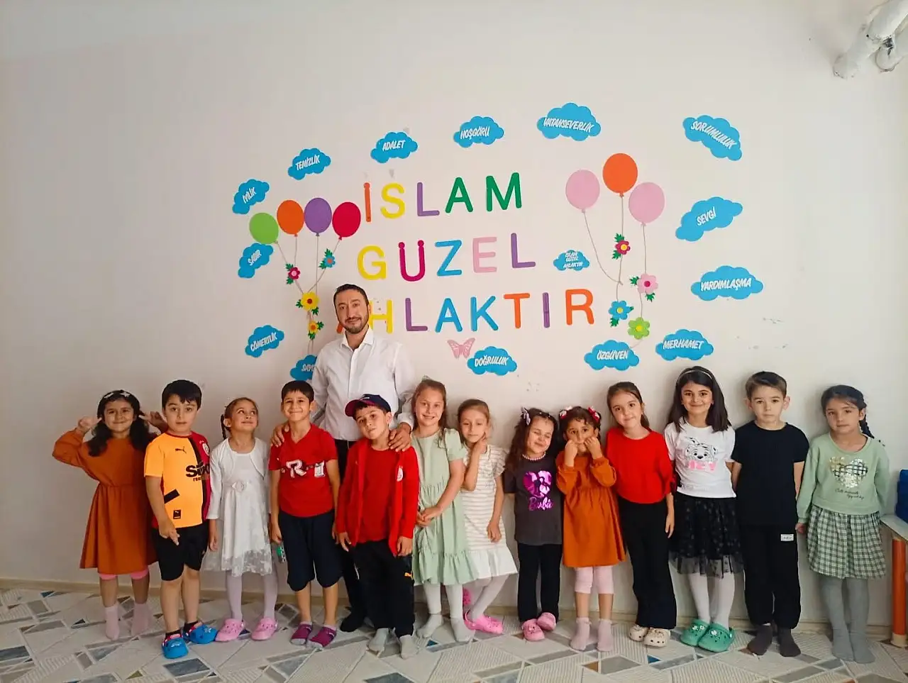 Eleşkirt'te minik öğrencilere Müftü Salı'dan sürpriz