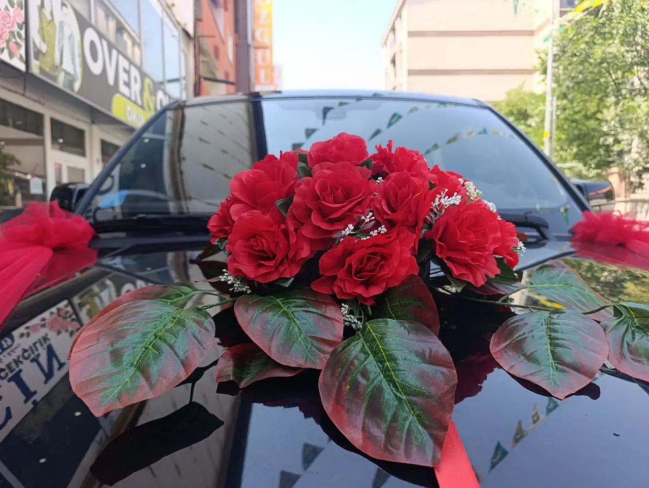 Ağrı'da düğün yoğunluğu çiçekçileri fazla mesaiye bıraktı