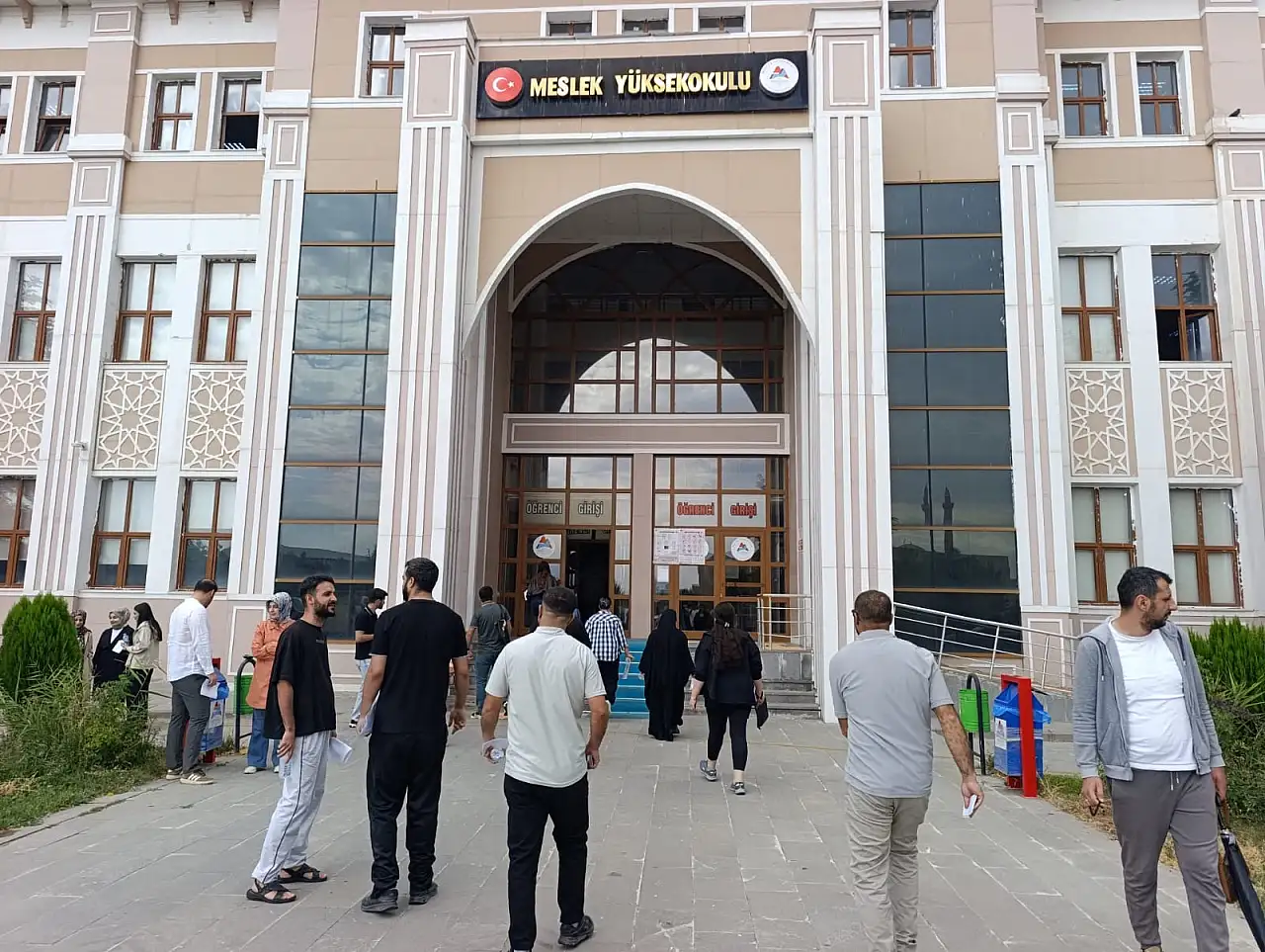 Ağrı'da KPSS heyecanı başladı, 25 binada güvenlik önlemi alındı