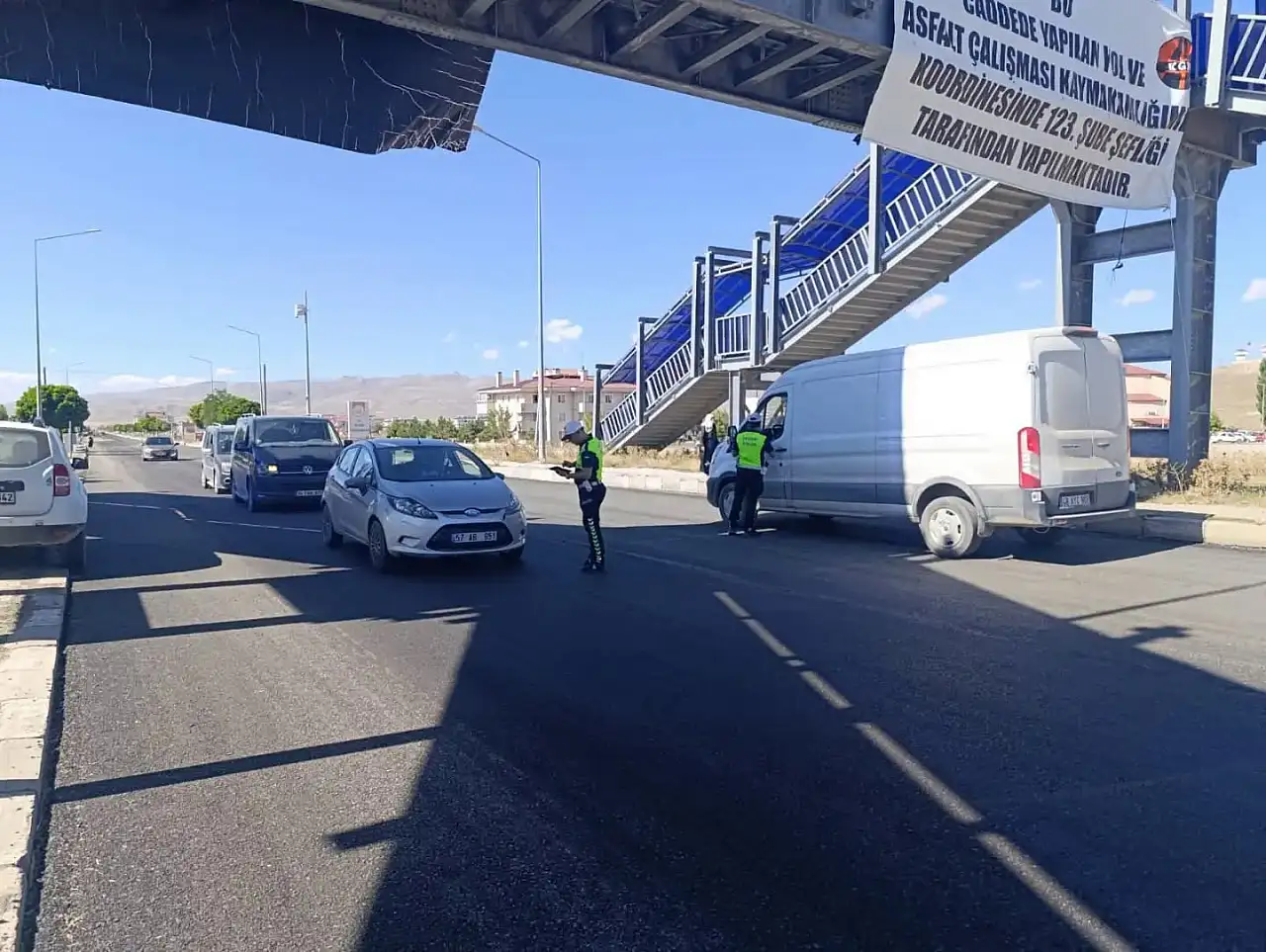 Diyadin'de 2 bin 740 kişi ve bin 751 araç sorgulandı