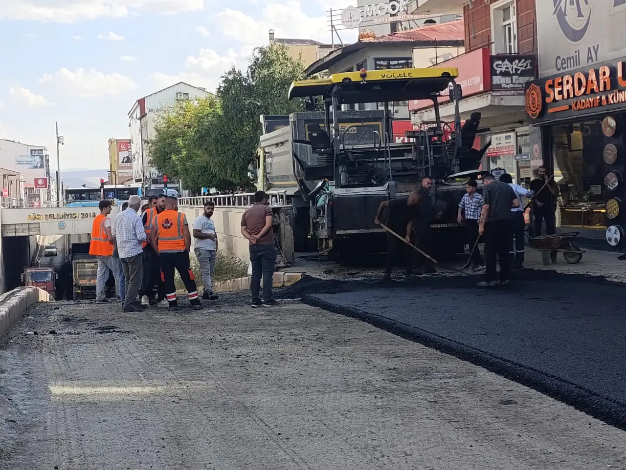 Ağrı'nın en yoğun güzergâhında asfalt çalışmaları başladı