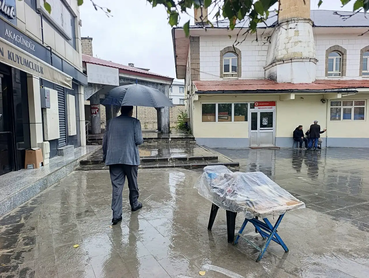 Ağrı'da sonbahar yağmuru etkisini sürdürüyor