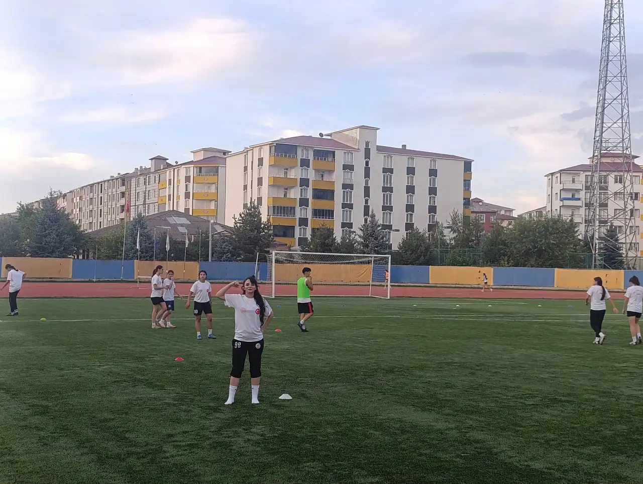 Ağrı'nın kadın futbolcuları 1. Lig için hazırlanıyor